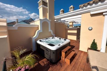https://cdn.resales-online.com/public/tvd64zcaq6/properties/653c0d4651f011eea6080217bc231ef4/w1200/8-e64a9055bba3e77ac8aca3b893cdf826.jpg?v=1694583942
