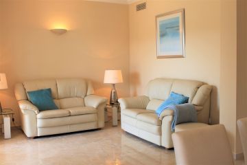 https://cdn.resales-online.com/public/dad395u9hv/properties/9f4bad2e546b11eea6080217bc231ef4/w1200/4-c23c0f86247804fa50226aecd8b0b2c8.jpg?v=1694857105