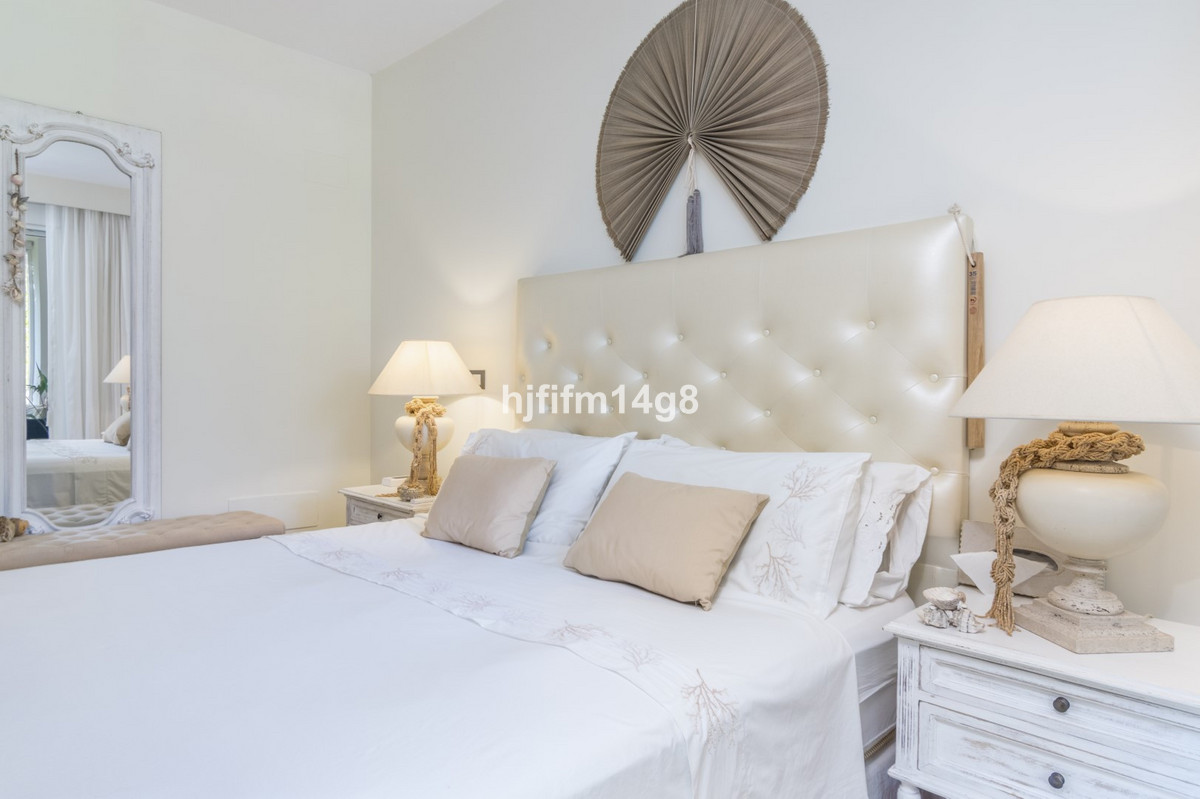 https://cdn.resales-online.com/public/hjfifm14g8/properties/fd6f2dff537f11eea6080217bc231ef4/w1200/11-20939a0134ad724a8cb2a801094d15a4.jpg?v=1694841977