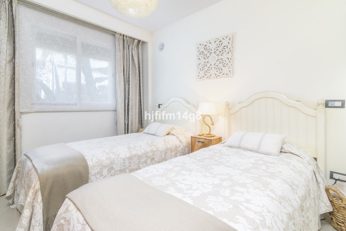 https://cdn.resales-online.com/public/hjfifm14g8/properties/fd6f2dff537f11eea6080217bc231ef4/w1200/14-d70dc3102c00d7be0e872dfe1c1f86d7.jpg?v=1694841977