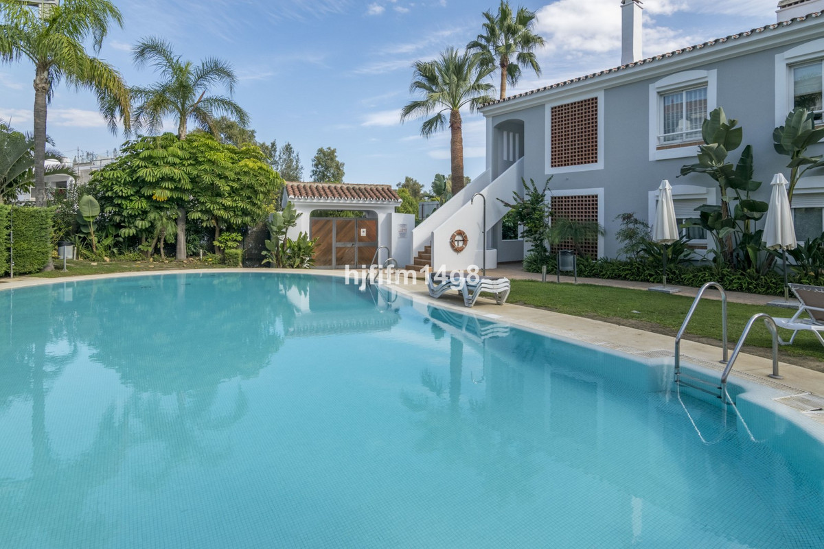 https://cdn.resales-online.com/public/hjfifm14g8/properties/fd6f2dff537f11eea6080217bc231ef4/w1200/20-d1f7658cbe4ba6cd8666fec30fba80ad.jpg?v=1694841977