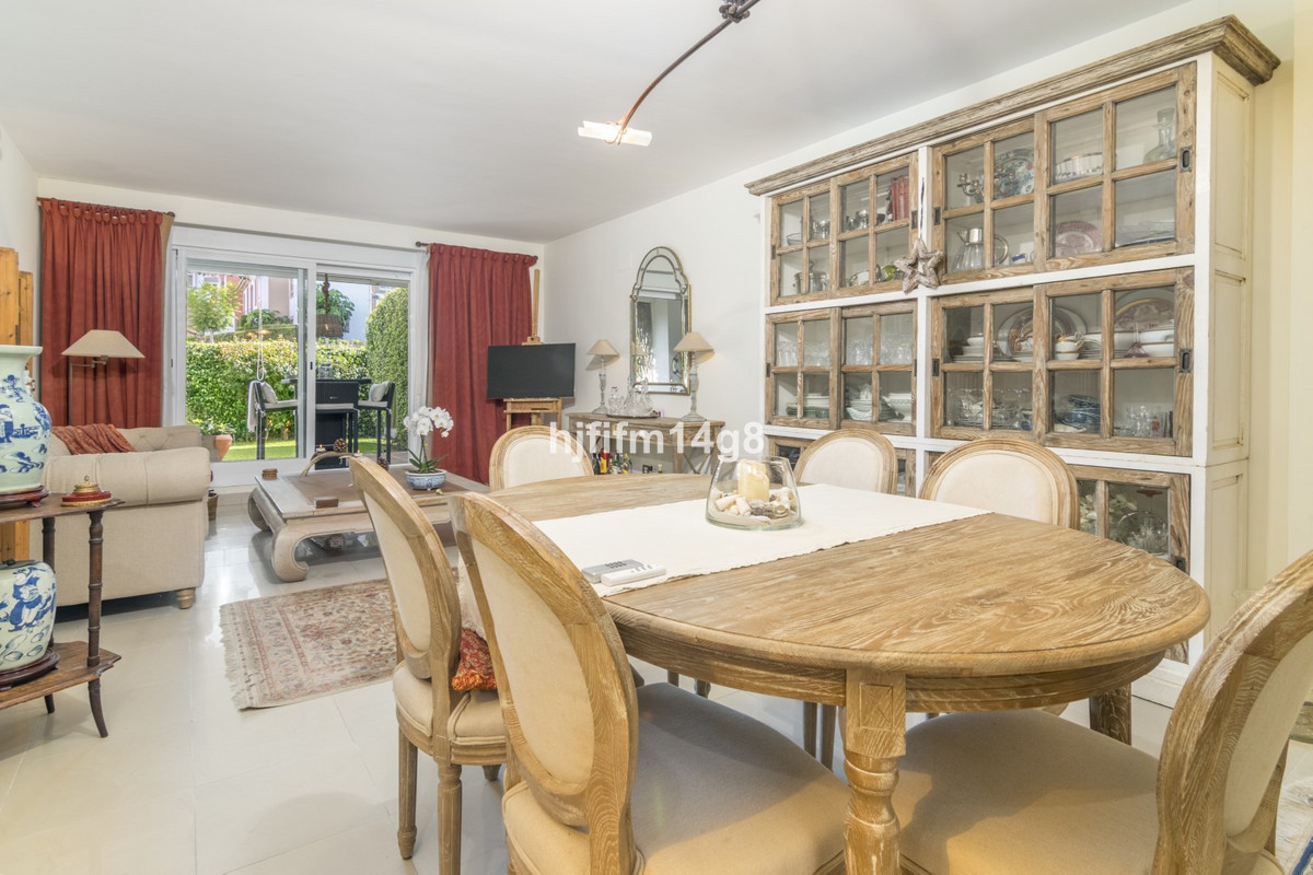 https://cdn.resales-online.com/public/hjfifm14g8/properties/fd6f2dff537f11eea6080217bc231ef4/w1200/8-e64a9055bba3e77ac8aca3b893cdf826.jpg?v=1694841977