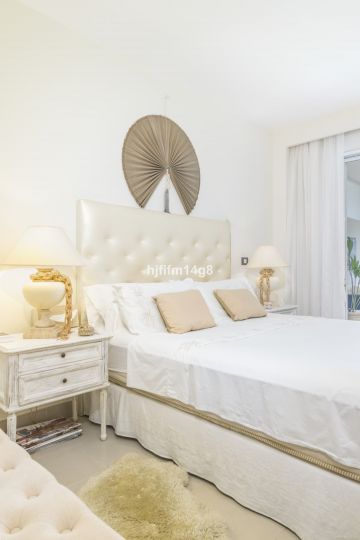 https://cdn.resales-online.com/public/hjfifm14g8/properties/fd6f2dff537f11eea6080217bc231ef4/w1200/22-bcf8e6250e0bab365f900a8ac31ac040.jpg?v=1694841977