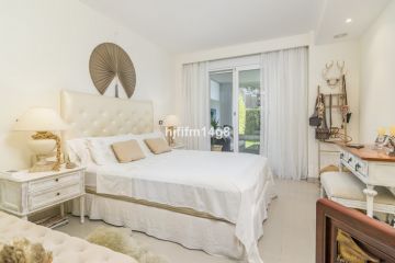 https://cdn.resales-online.com/public/hjfifm14g8/properties/fd6f2dff537f11eea6080217bc231ef4/w1200/10-bb915d1cb19341576dcdc994b81ab9c5.jpg?v=1694841977