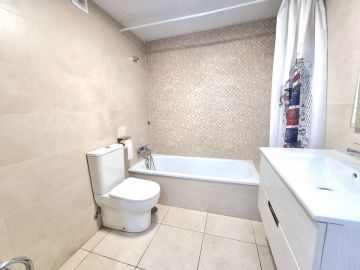 https://cdn.resales-online.com/public/1oq5or1ymv/properties/010be655508611eea6080217bc231ef4/w1200/7-aa4cc561180b369757c0bb4af9886cd3.jpg?v=1695032414