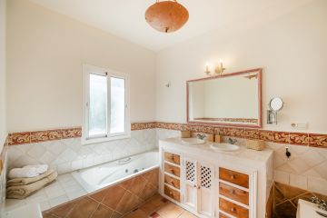 https://cdn.resales-online.com/public/jja1jz8h5h/properties/582a1beb43ca11eea6080217bc231ef4/w1200/11-20939a0134ad724a8cb2a801094d15a4.jpg?v=1694840958