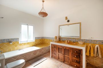 https://cdn.resales-online.com/public/jja1jz8h5h/properties/582a1beb43ca11eea6080217bc231ef4/w1200/16-ec67b526875bf0124b6ce4328a754439.jpg?v=1694840958
