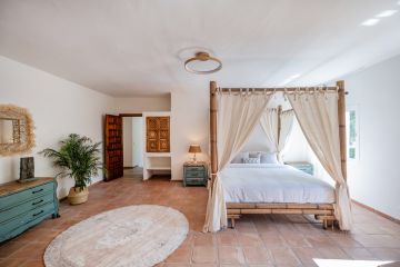 https://cdn.resales-online.com/public/jja1jz8h5h/properties/582a1beb43ca11eea6080217bc231ef4/w1200/3-e898b2bb2a2fdfd06d2c39894dce8316.jpg?v=1694840958