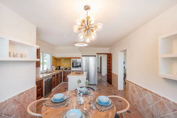 https://cdn.resales-online.com/public/jja1jz8h5h/properties/582a1beb43ca11eea6080217bc231ef4/w1200/8-e64a9055bba3e77ac8aca3b893cdf826.jpg?v=1694840958
