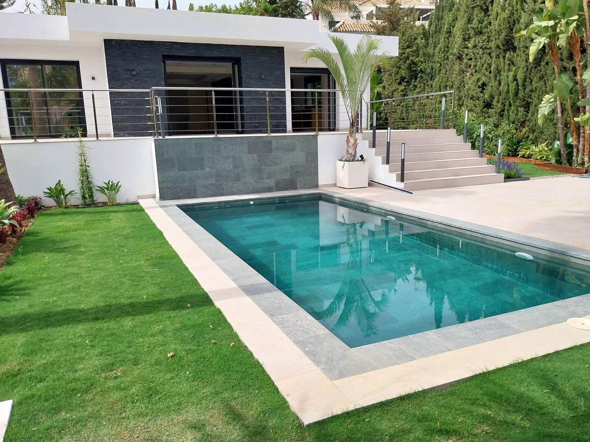https://cdn.resales-online.com/public/9fkmme21ui/properties/481c88d45a1711eea6080217bc231ef4/w1200/1-7980e48d732b6fc85c14b43b94d2aa54.jpg?v=1695483323