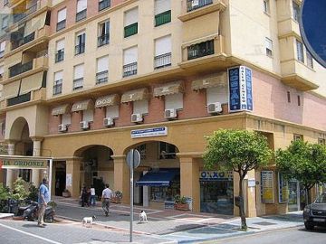 https://cdn.resales-online.com/public/1tfllko59d/properties/c03869e05d2011eea6080217bc231ef4/w1200/1-7980e48d732b6fc85c14b43b94d2aa54.jpg?v=1695817409