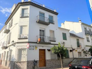https://cdn.resales-online.com/public/4igsp94qm4/properties/b4f5c5f05d1d11eea6080217bc231ef4/w1200/1-7980e48d732b6fc85c14b43b94d2aa54.jpg?v=1695813591