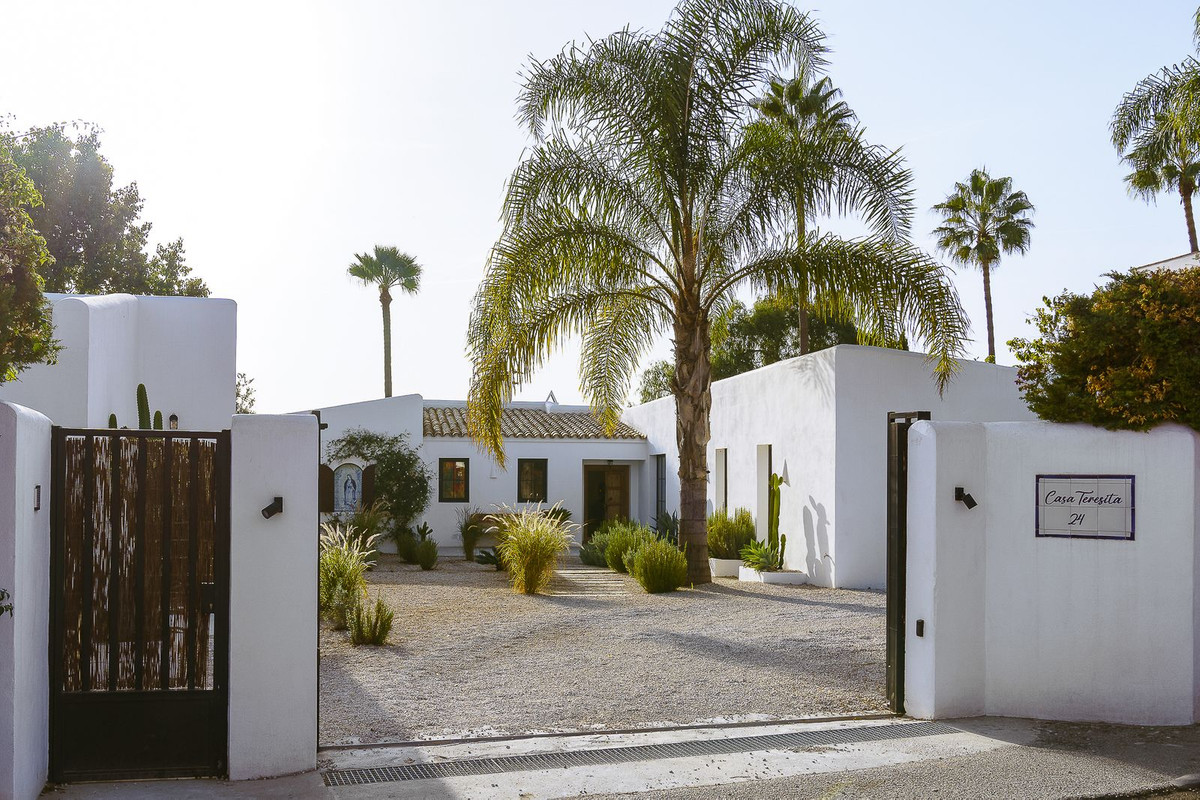 https://cdn.resales-online.com/public/cmdudabtb6/properties/3d171b8175e311ed98460217bc231ef4/w1200/1-7980e48d732b6fc85c14b43b94d2aa54.jpg?v=1670544316
