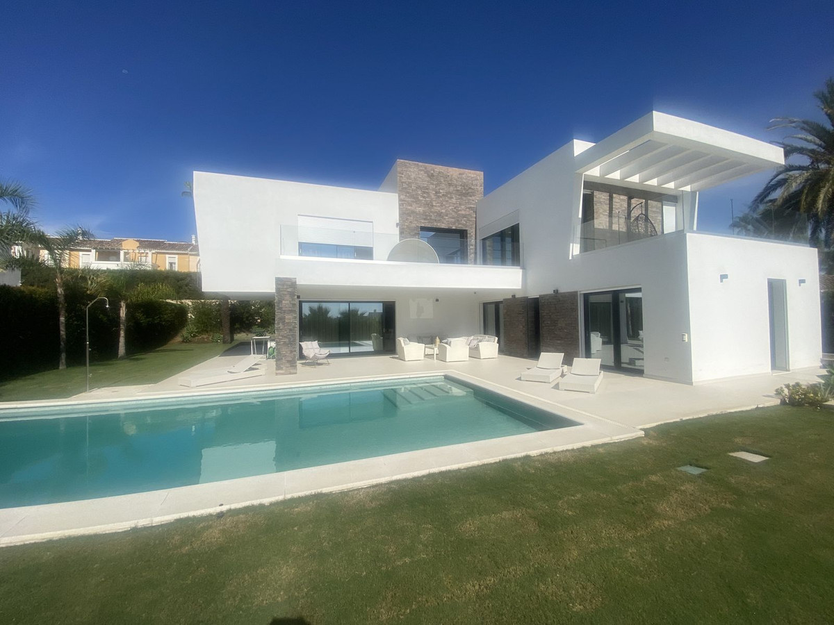 https://cdn.resales-online.com/public/cdugn808as/properties/587da2ad40db11eea6080217bc231ef4/w1200/1-7980e48d732b6fc85c14b43b94d2aa54.jpg?v=1697713500