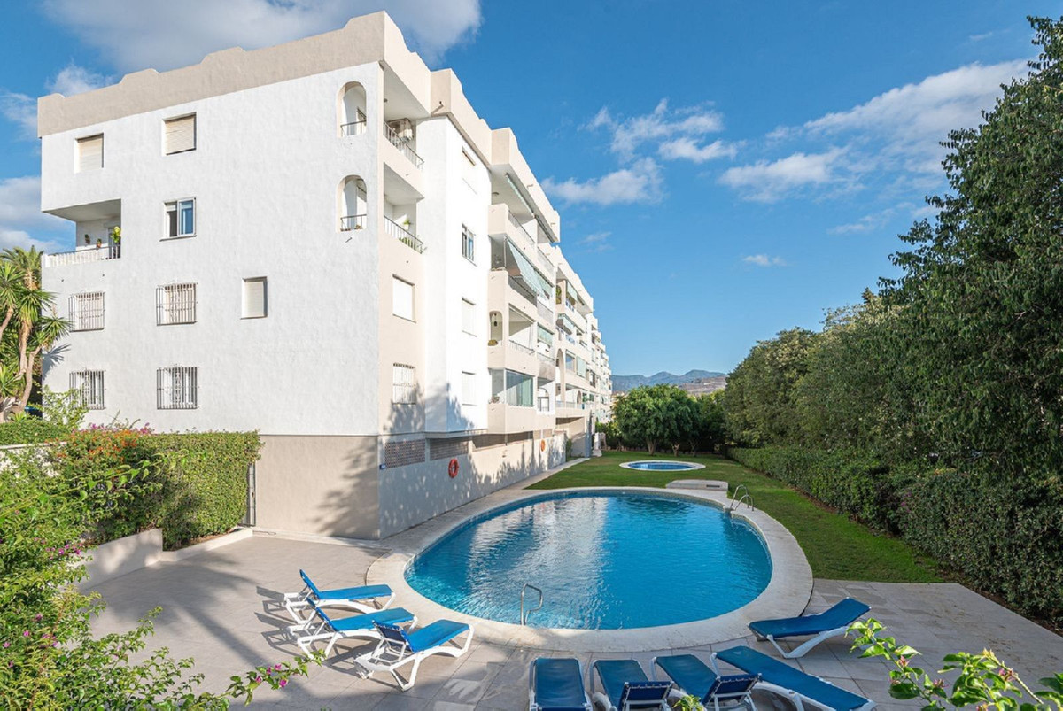 https://cdn.resales-online.com/public/cd9pzuj89n/properties/a8652bbc74b811ee8fbe0217bc231ef4/w1200/1-7980e48d732b6fc85c14b43b94d2aa54.jpg?v=1698418585