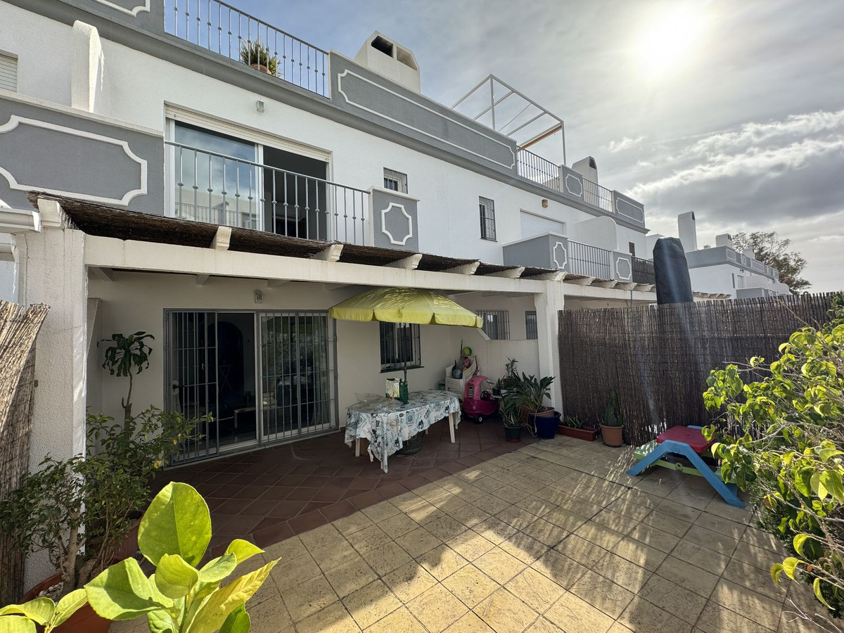 https://cdn.resales-online.com/public/cdugn808as/properties/c0d231d67a4711ee8fbe0217bc231ef4/w1200/1-7980e48d732b6fc85c14b43b94d2aa54.jpg?v=1699019870