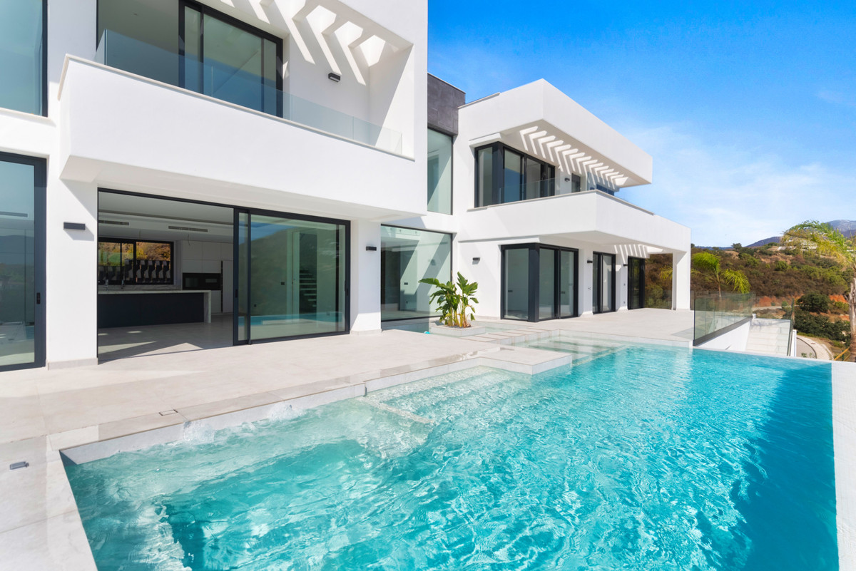 https://cdn.resales-online.com/public/tvd64zcaq6/properties/39eda6d07a0c11ee8fbe0217bc231ef4/w1200/1-7980e48d732b6fc85c14b43b94d2aa54.jpg?v=1698993942