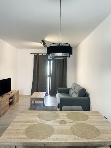 https://cdn.resales-online.com/public/ertu08aq1s/properties/fdf51d9c848411eeb0180217bc231ef4/w1200/2-5bd7b9d04b45e33852eaf0ec6670150d.jpg?v=1700145574
