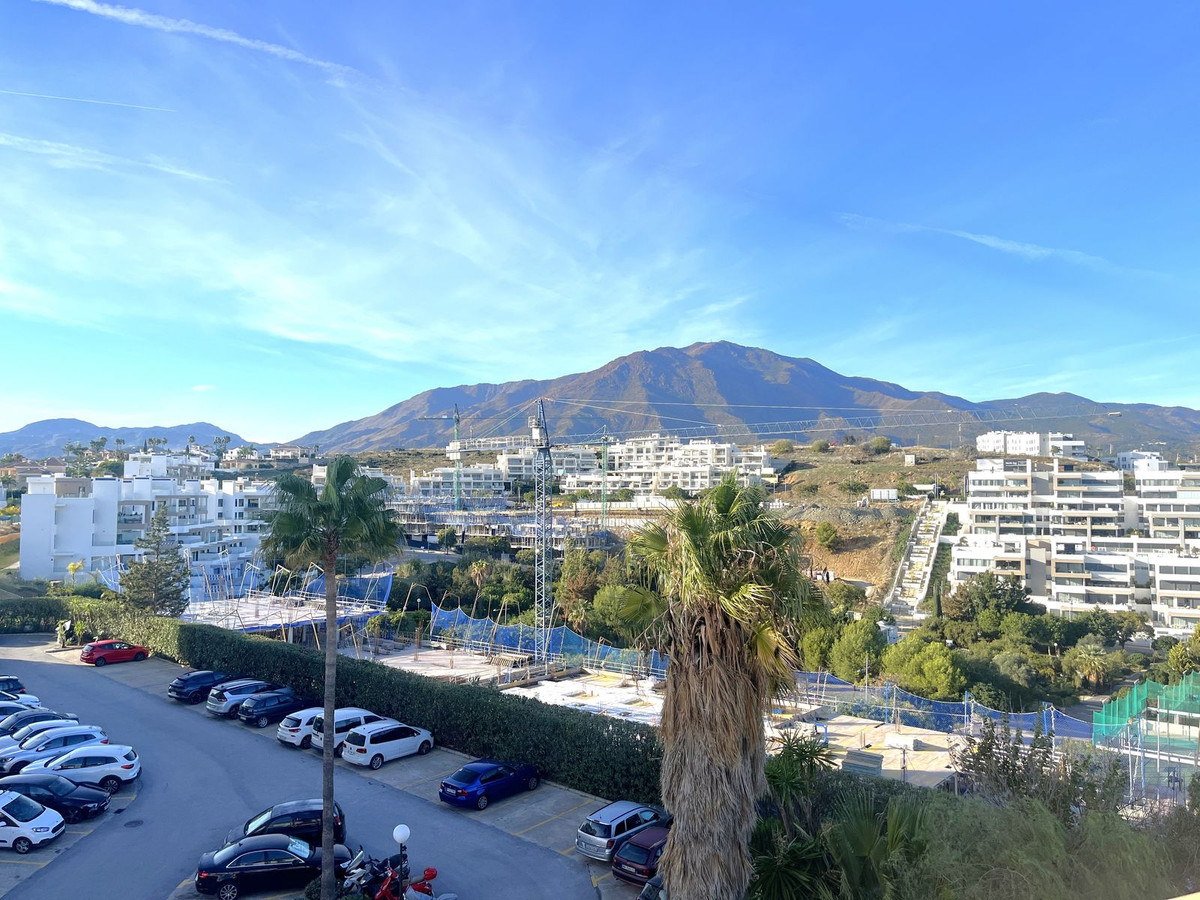 https://cdn.resales-online.com/public/u3l2ad5ic9/properties/d5779bf3822511ee8fbe0217bc231ef4/w1200/27-f6e8bc237ba13ac4c268badec6354f3d.jpg?v=1699886846