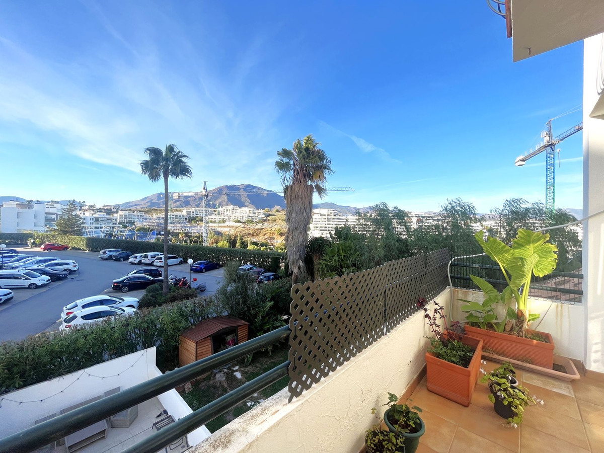 https://cdn.resales-online.com/public/u3l2ad5ic9/properties/d5779bf3822511ee8fbe0217bc231ef4/w1200/10-bb915d1cb19341576dcdc994b81ab9c5.jpg?v=1699886846