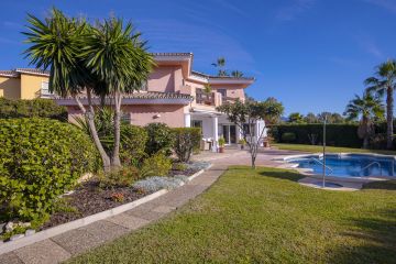 https://cdn.resales-online.com/public/e6bso0axae/properties/982fcb3f759611ee8fbe0217bc231ef4/w1200/1-7980e48d732b6fc85c14b43b94d2aa54.jpg?v=1700123467