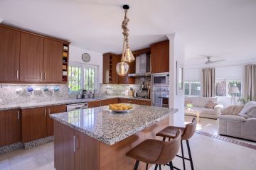 https://cdn.resales-online.com/public/e6bso0axae/properties/982fcb3f759611ee8fbe0217bc231ef4/w1200/11-20939a0134ad724a8cb2a801094d15a4.jpg?v=1700123467