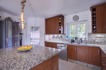 https://cdn.resales-online.com/public/e6bso0axae/properties/982fcb3f759611ee8fbe0217bc231ef4/w1200/12-53013098fcab6c38b1379cd33298e050.jpg?v=1700123467