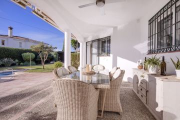 https://cdn.resales-online.com/public/e6bso0axae/properties/982fcb3f759611ee8fbe0217bc231ef4/w1200/13-5fd73dea700db77384c091ca9818b1a9.jpg?v=1700123467
