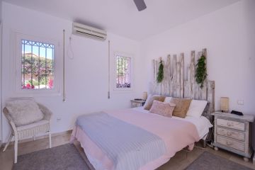 https://cdn.resales-online.com/public/e6bso0axae/properties/982fcb3f759611ee8fbe0217bc231ef4/w1200/15-11d12f2f454f2f5e9b981fdd8b901d51.jpg?v=1700123467