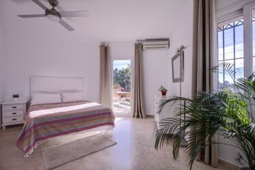 https://cdn.resales-online.com/public/e6bso0axae/properties/982fcb3f759611ee8fbe0217bc231ef4/w1200/24-613bbc26f32d7013d348ef202dd30a43.jpg?v=1700123467