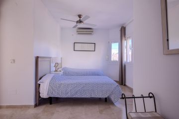 https://cdn.resales-online.com/public/e6bso0axae/properties/982fcb3f759611ee8fbe0217bc231ef4/w1200/28-ef19a2c59920e2e087cd278a51b6dbf8.jpg?v=1700123467