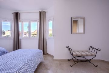 https://cdn.resales-online.com/public/e6bso0axae/properties/982fcb3f759611ee8fbe0217bc231ef4/w1200/29-7c2f312881aea9bbe9ddaeb9640e2c9a.jpg?v=1700123467