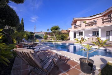 https://cdn.resales-online.com/public/e6bso0axae/properties/982fcb3f759611ee8fbe0217bc231ef4/w1200/4-c23c0f86247804fa50226aecd8b0b2c8.jpg?v=1700123467