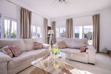 https://cdn.resales-online.com/public/e6bso0axae/properties/982fcb3f759611ee8fbe0217bc231ef4/w1200/10-bb915d1cb19341576dcdc994b81ab9c5.jpg?v=1700123467