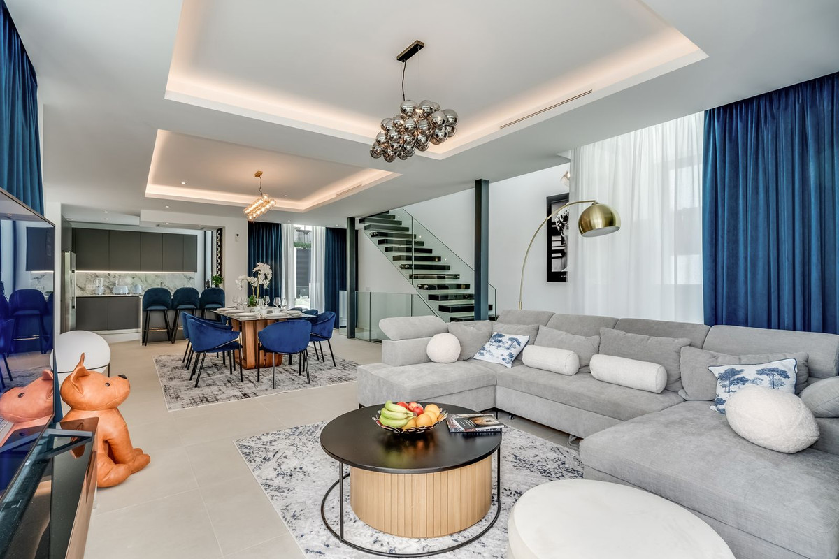 https://cdn.resales-online.com/public/dy0lzd02nu/properties/16f16871847311eeb0180217bc231ef4/w1200/18-cc72f169493c096e712837ff5d8b6e41.jpg?v=1700138290