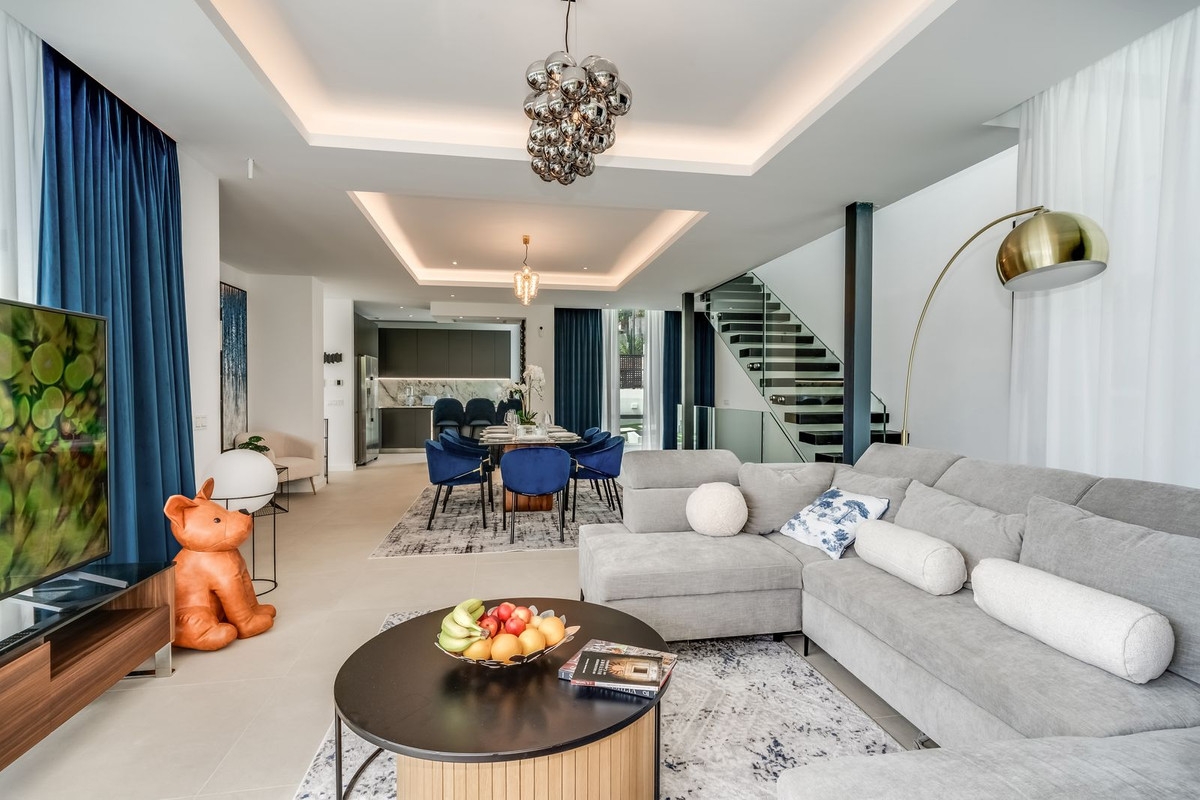https://cdn.resales-online.com/public/dy0lzd02nu/properties/16f16871847311eeb0180217bc231ef4/w1200/19-d0ed7da2012a09046d307c195d98e7d6.jpg?v=1700138290