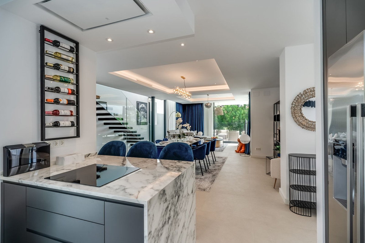 https://cdn.resales-online.com/public/dy0lzd02nu/properties/16f16871847311eeb0180217bc231ef4/w1200/24-613bbc26f32d7013d348ef202dd30a43.jpg?v=1700138290