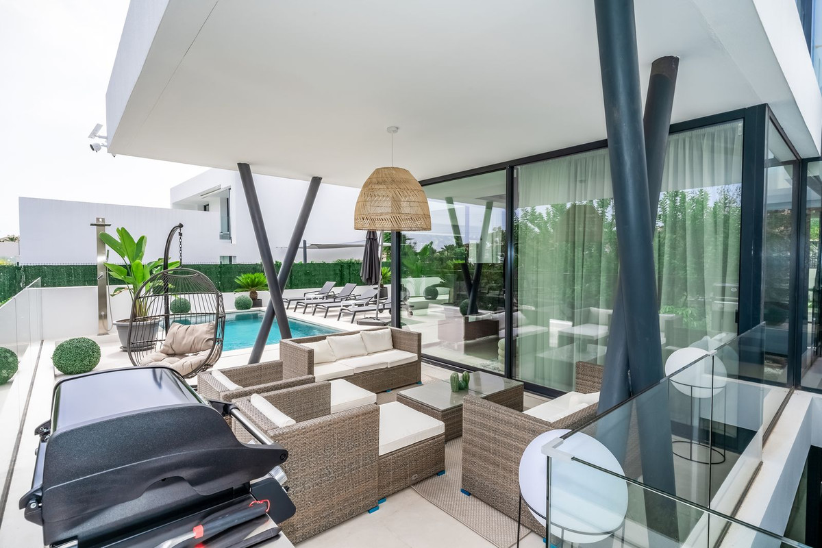 https://cdn.resales-online.com/public/dy0lzd02nu/properties/16f16871847311eeb0180217bc231ef4/w1200/38-9b9a71c4c46e127e5c6f91a74b158396.jpg?v=1700138290