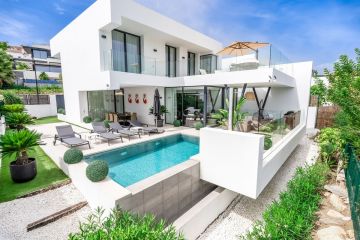 https://cdn.resales-online.com/public/dy0lzd02nu/properties/16f16871847311eeb0180217bc231ef4/w1200/1-7980e48d732b6fc85c14b43b94d2aa54.jpg?v=1700138290
