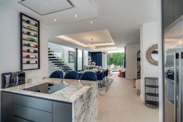 https://cdn.resales-online.com/public/dy0lzd02nu/properties/16f16871847311eeb0180217bc231ef4/w1200/24-613bbc26f32d7013d348ef202dd30a43.jpg?v=1700138290