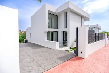 https://cdn.resales-online.com/public/dy0lzd02nu/properties/16f16871847311eeb0180217bc231ef4/w1200/42-3aa90f523689fc5a59d5d37badfe1b6f.jpg?v=1700138290