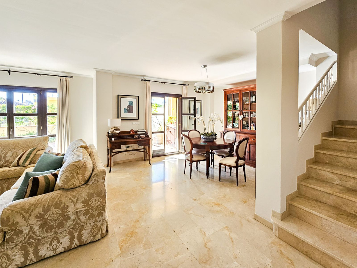 https://cdn.resales-online.com/public/mpy6ktkbu0/properties/308bf544854111eeb0180217bc231ef4/w1200/12-53013098fcab6c38b1379cd33298e050.jpg?v=1700231188