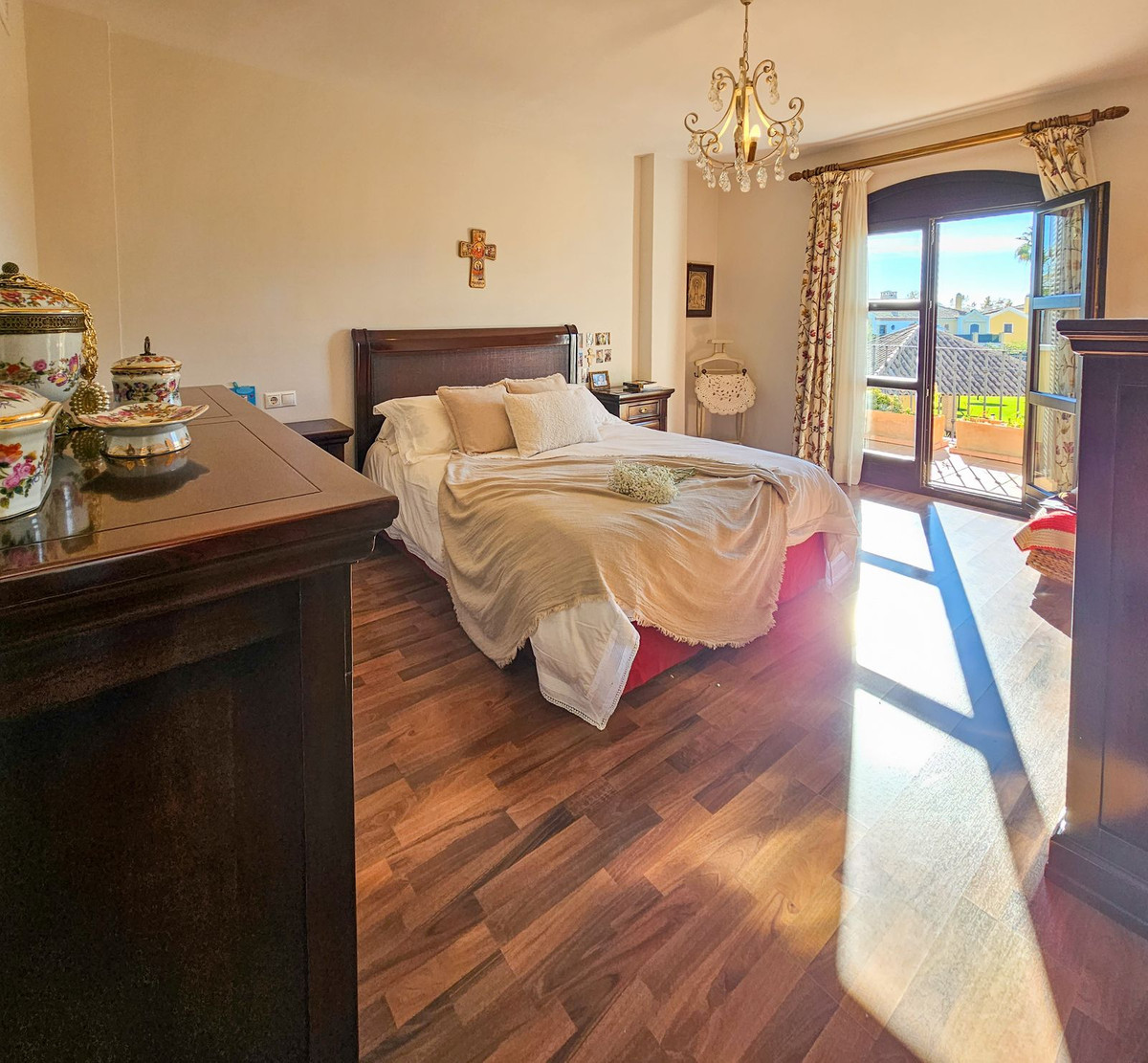 https://cdn.resales-online.com/public/mpy6ktkbu0/properties/308bf544854111eeb0180217bc231ef4/w1200/20-d1f7658cbe4ba6cd8666fec30fba80ad.jpg?v=1700231188