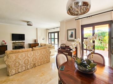 https://cdn.resales-online.com/public/mpy6ktkbu0/properties/308bf544854111eeb0180217bc231ef4/w1200/11-20939a0134ad724a8cb2a801094d15a4.jpg?v=1700231188