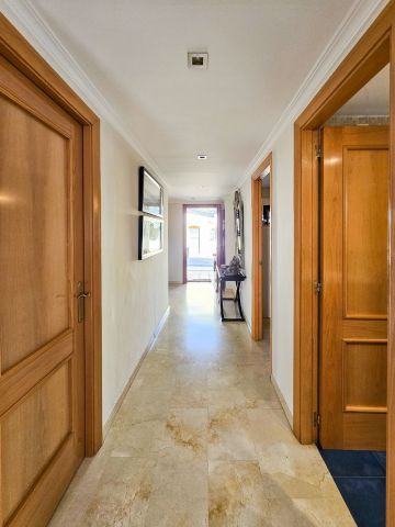 https://cdn.resales-online.com/public/mpy6ktkbu0/properties/308bf544854111eeb0180217bc231ef4/w1200/13-5fd73dea700db77384c091ca9818b1a9.jpg?v=1700231188