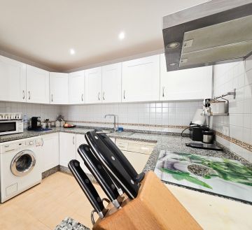 https://cdn.resales-online.com/public/mpy6ktkbu0/properties/308bf544854111eeb0180217bc231ef4/w1200/17-dd5fcd4f0eb487dfa3803f7e20814c0e.jpg?v=1700231188