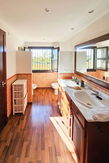 https://cdn.resales-online.com/public/mpy6ktkbu0/properties/308bf544854111eeb0180217bc231ef4/w1200/8-e64a9055bba3e77ac8aca3b893cdf826.jpg?v=1700231188