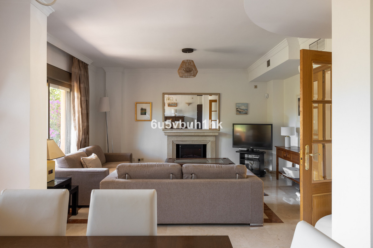 https://cdn.resales-online.com/public/6u5vbuh1hk/properties/8ae5b12c63fe11eea6080217bc231ef4/w1200/7-aa4cc561180b369757c0bb4af9886cd3.jpg?v=1696569139