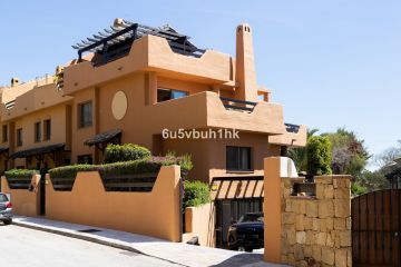 https://cdn.resales-online.com/public/6u5vbuh1hk/properties/8ae5b12c63fe11eea6080217bc231ef4/w1200/1-7980e48d732b6fc85c14b43b94d2aa54.jpg?v=1696569139