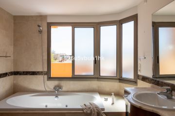 https://cdn.resales-online.com/public/6u5vbuh1hk/properties/8ae5b12c63fe11eea6080217bc231ef4/w1200/16-ec67b526875bf0124b6ce4328a754439.jpg?v=1696569139